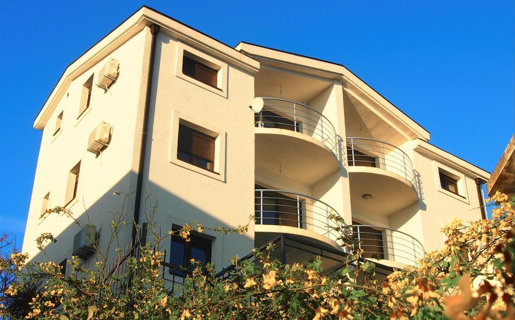 Blue Bay Apartments Krasići Eksteriør billede